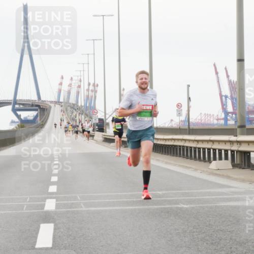 03.10.2025 - Köhlbrandbrückenlauf Matties Gatica Varas http://msf.ph/oto/9174059 03.10.2025 15:37:00 Position 3 7011 meine-sportfotos.de