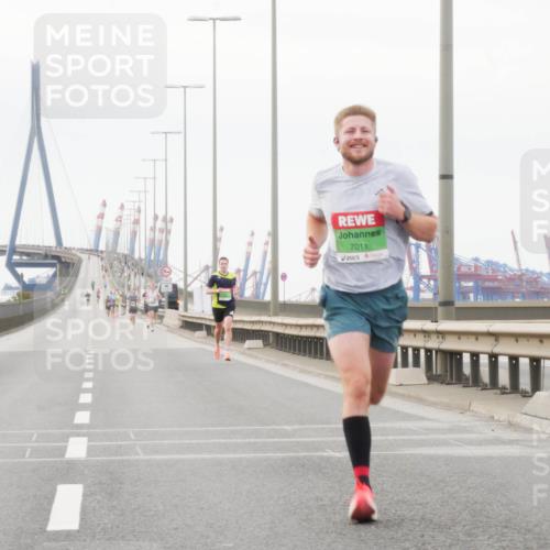 03.10.2025 - Köhlbrandbrückenlauf Matties Gatica Varas http://msf.ph/oto/9174062 03.10.2025 15:37:02 Position 3 7011 meine-sportfotos.de