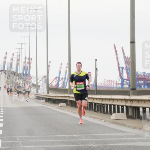 03.10.2025 - Köhlbrandbrückenlauf Matties Gatica Varas http://msf.ph/oto/9174063 03.10.2025 15:37:06 Position 3 2 meine-sportfotos.de