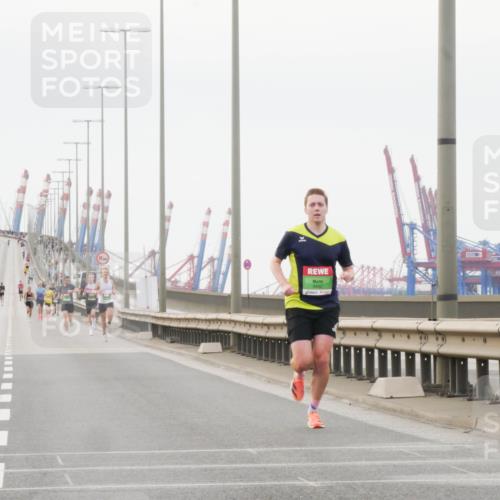 03.10.2025 - Köhlbrandbrückenlauf Matties Gatica Varas http://msf.ph/oto/9174065 03.10.2025 15:37:07 Position 3 9662 meine-sportfotos.de