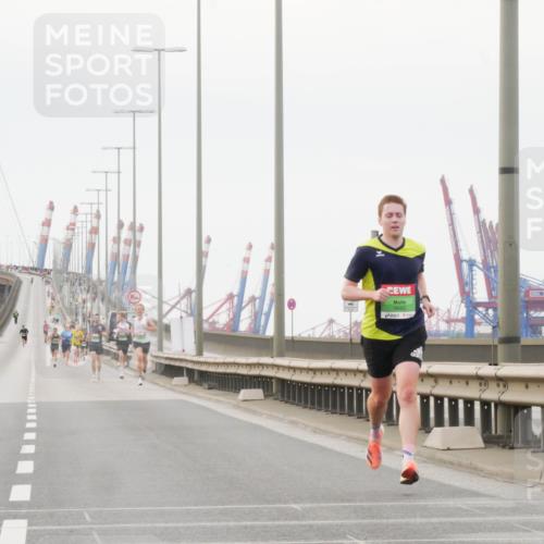 03.10.2025 - Köhlbrandbrückenlauf Matties Gatica Varas http://msf.ph/oto/9174066 03.10.2025 15:37:08 Position 3 12, 9662 meine-sportfotos.de