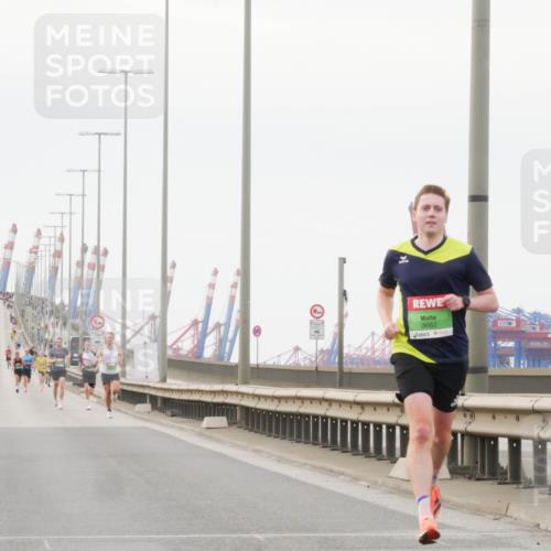 03.10.2025 - Köhlbrandbrückenlauf Matties Gatica Varas http://msf.ph/oto/9174068 03.10.2025 15:37:09 Position 3 12, 1, 12, 1, 9662 meine-sportfotos.de