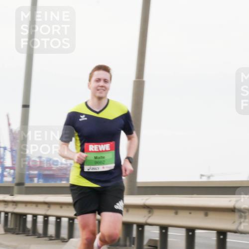 03.10.2025 - Köhlbrandbrückenlauf Matties Gatica Varas http://msf.ph/oto/9174071 03.10.2025 15:37:10 Position 3 9662 meine-sportfotos.de