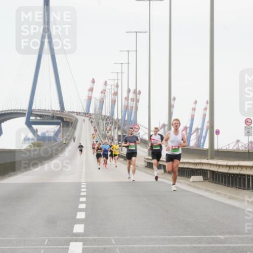 03.10.2025 - Köhlbrandbrückenlauf Matties Gatica Varas http://msf.ph/oto/9174074 03.10.2025 15:37:17 Position 3 2, 1, 12, 1 meine-sportfotos.de