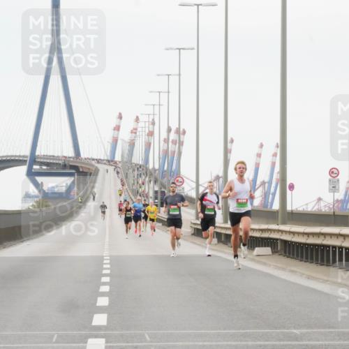 03.10.2025 - Köhlbrandbrückenlauf Matties Gatica Varas http://msf.ph/oto/9174075 03.10.2025 15:37:17 Position 3 2, 2 meine-sportfotos.de