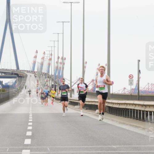 03.10.2025 - Köhlbrandbrückenlauf Matties Gatica Varas http://msf.ph/oto/9174079 03.10.2025 15:37:19 Position 3 12, 1 meine-sportfotos.de