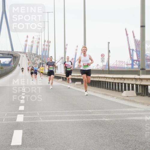 03.10.2025 - Köhlbrandbrückenlauf Matties Gatica Varas http://msf.ph/oto/9174081 03.10.2025 15:37:20 Position 3  meine-sportfotos.de