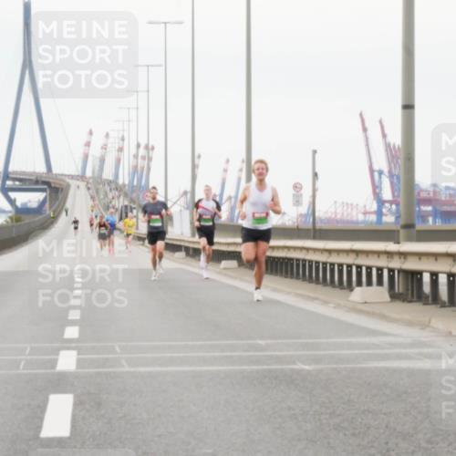 03.10.2025 - Köhlbrandbrückenlauf Matties Gatica Varas http://msf.ph/oto/9174082 03.10.2025 15:37:21 Position 3  meine-sportfotos.de
