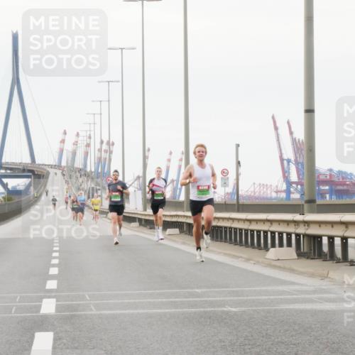 03.10.2025 - Köhlbrandbrückenlauf Matties Gatica Varas http://msf.ph/oto/9174083 03.10.2025 15:37:21 Position 3  meine-sportfotos.de