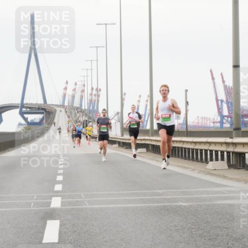 03.10.2025 - Köhlbrandbrückenlauf Matties Gatica Varas http://msf.ph/oto/9174084 03.10.2025 15:37:22 Position 3  meine-sportfotos.de
