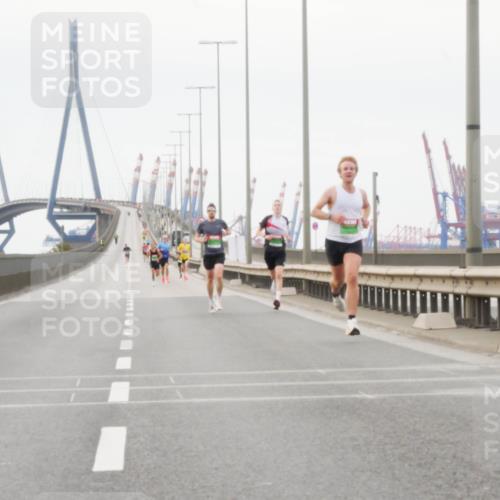 03.10.2025 - Köhlbrandbrückenlauf Matties Gatica Varas http://msf.ph/oto/9174085 03.10.2025 15:37:22 Position 3  meine-sportfotos.de