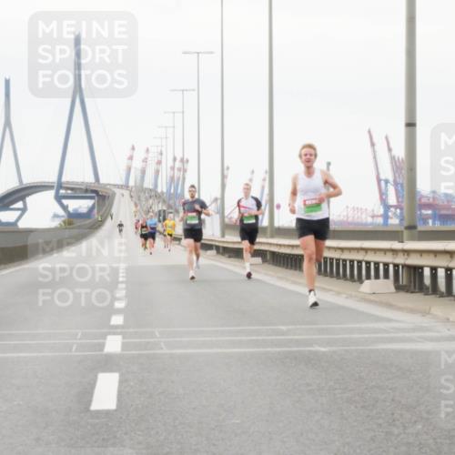 03.10.2025 - Köhlbrandbrückenlauf Matties Gatica Varas http://msf.ph/oto/9174086 03.10.2025 15:37:23 Position 3  meine-sportfotos.de