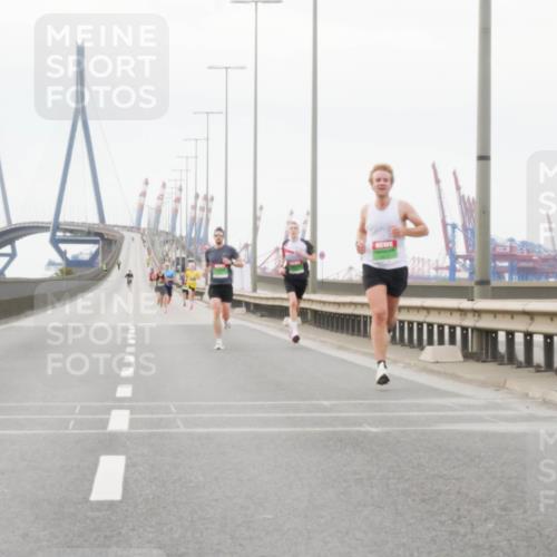03.10.2025 - Köhlbrandbrückenlauf Matties Gatica Varas http://msf.ph/oto/9174087 03.10.2025 15:37:23 Position 3  meine-sportfotos.de