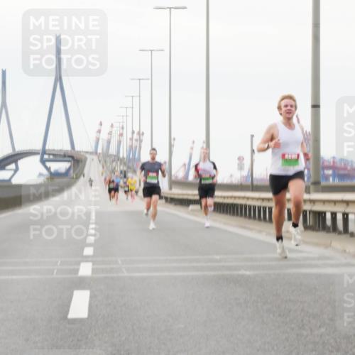 03.10.2025 - Köhlbrandbrückenlauf Matties Gatica Varas http://msf.ph/oto/9174089 03.10.2025 15:37:24 Position 3  meine-sportfotos.de
