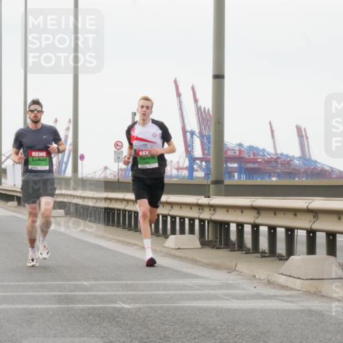 03.10.2025 - Köhlbrandbrückenlauf Matties Gatica Varas http://msf.ph/oto/9174090 03.10.2025 15:37:28 Position 3 12, 7021, 2 meine-sportfotos.de