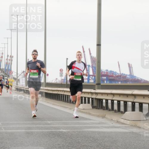 03.10.2025 - Köhlbrandbrückenlauf Matties Gatica Varas http://msf.ph/oto/9174091 03.10.2025 15:37:28 Position 3 1, 2 meine-sportfotos.de