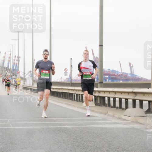 03.10.2025 - Köhlbrandbrückenlauf Matties Gatica Varas http://msf.ph/oto/9174092 03.10.2025 15:37:28 Position 3  meine-sportfotos.de