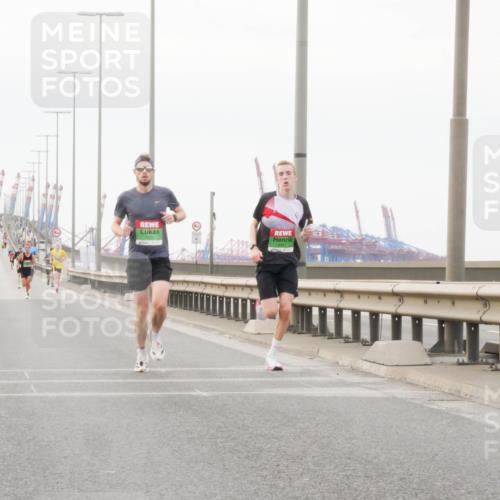 03.10.2025 - Köhlbrandbrückenlauf Matties Gatica Varas http://msf.ph/oto/9174093 03.10.2025 15:37:29 Position 3  meine-sportfotos.de
