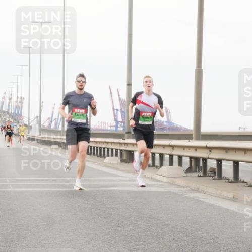 03.10.2025 - Köhlbrandbrückenlauf Matties Gatica Varas http://msf.ph/oto/9174095 03.10.2025 15:37:30 Position 3  meine-sportfotos.de