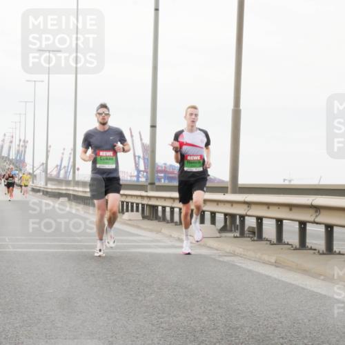 03.10.2025 - Köhlbrandbrückenlauf Matties Gatica Varas http://msf.ph/oto/9174096 03.10.2025 15:37:30 Position 3  meine-sportfotos.de