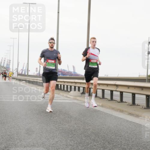 03.10.2025 - Köhlbrandbrückenlauf Matties Gatica Varas http://msf.ph/oto/9174098 03.10.2025 15:37:31 Position 3 7021 meine-sportfotos.de