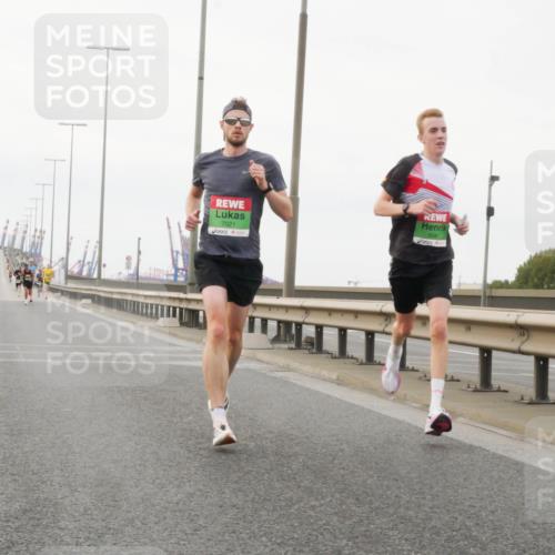 03.10.2025 - Köhlbrandbrückenlauf Matties Gatica Varas http://msf.ph/oto/9174100 03.10.2025 15:37:32 Position 3 7021, 9041 meine-sportfotos.de