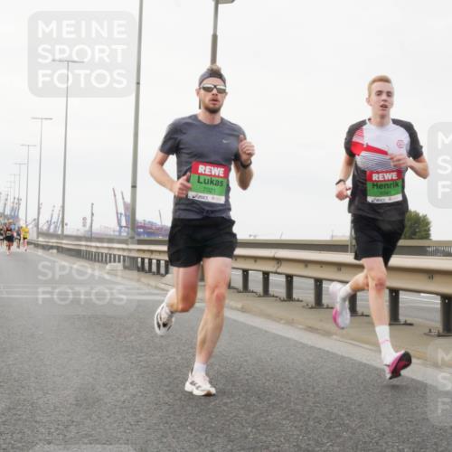 03.10.2025 - Köhlbrandbrückenlauf Matties Gatica Varas http://msf.ph/oto/9174101 03.10.2025 15:37:32 Position 3 7021, 9041 meine-sportfotos.de
