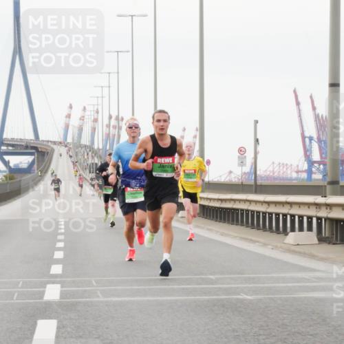 03.10.2025 - Köhlbrandbrückenlauf Matties Gatica Varas http://msf.ph/oto/9174103 03.10.2025 15:37:41 Position 3 7066 meine-sportfotos.de