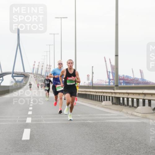 03.10.2025 - Köhlbrandbrückenlauf Matties Gatica Varas http://msf.ph/oto/9174105 03.10.2025 15:37:42 Position 3  meine-sportfotos.de