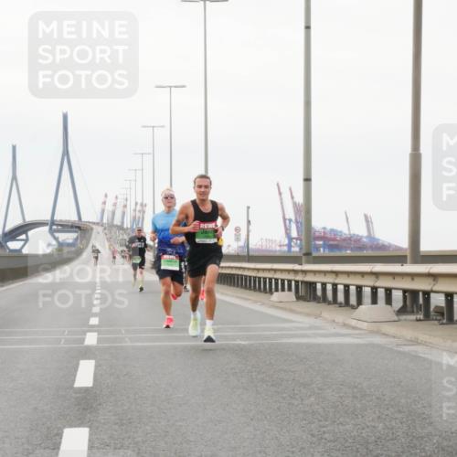 03.10.2025 - Köhlbrandbrückenlauf Matties Gatica Varas http://msf.ph/oto/9174106 03.10.2025 15:37:43 Position 3  meine-sportfotos.de