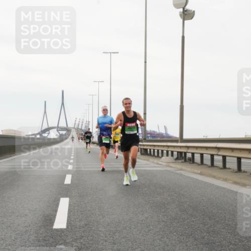 03.10.2025 - Köhlbrandbrückenlauf Matties Gatica Varas http://msf.ph/oto/9174109 03.10.2025 15:37:44 Position 3  meine-sportfotos.de