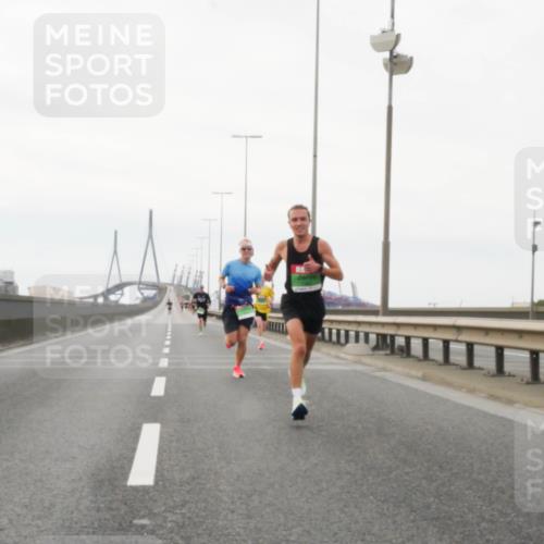 03.10.2025 - Köhlbrandbrückenlauf Matties Gatica Varas http://msf.ph/oto/9174110 03.10.2025 15:37:44 Position 3  meine-sportfotos.de