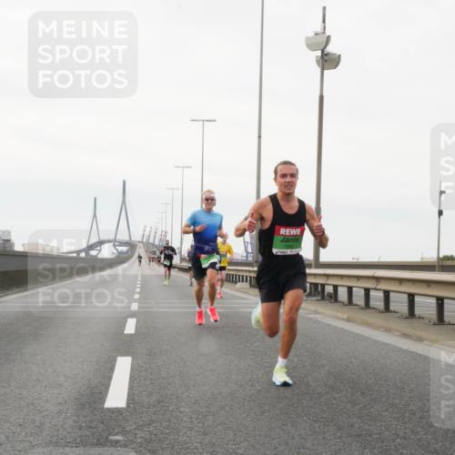 03.10.2025 - Köhlbrandbrückenlauf Matties Gatica Varas http://msf.ph/oto/9174111 03.10.2025 15:37:45 Position 3  meine-sportfotos.de