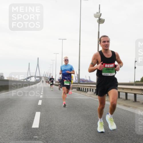 03.10.2025 - Köhlbrandbrückenlauf Matties Gatica Varas http://msf.ph/oto/9174112 03.10.2025 15:37:45 Position 3 7066 meine-sportfotos.de
