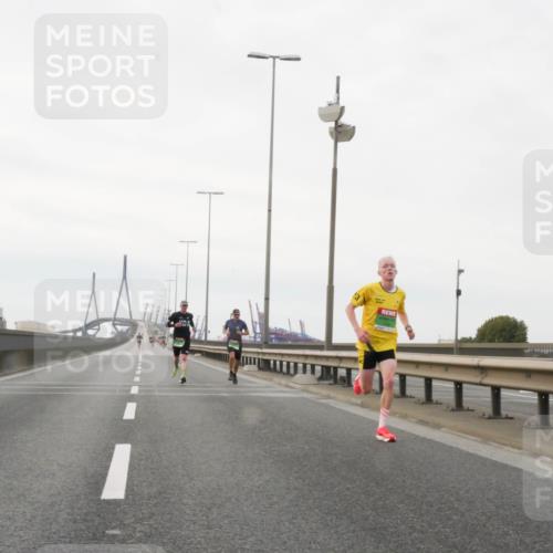 03.10.2025 - Köhlbrandbrückenlauf Matties Gatica Varas http://msf.ph/oto/9174119 03.10.2025 15:37:48 Position 3  meine-sportfotos.de