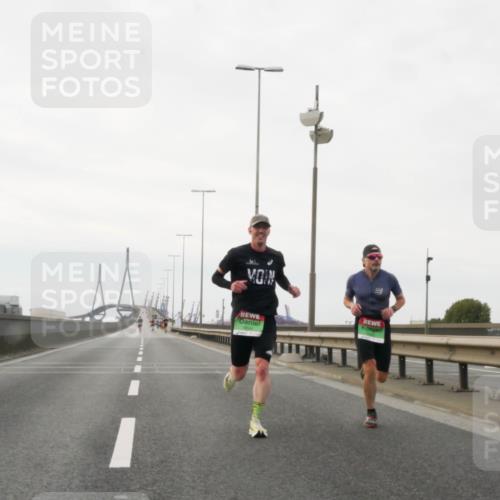 03.10.2025 - Köhlbrandbrückenlauf Matties Gatica Varas http://msf.ph/oto/9174126 03.10.2025 15:37:52 Position 3  meine-sportfotos.de