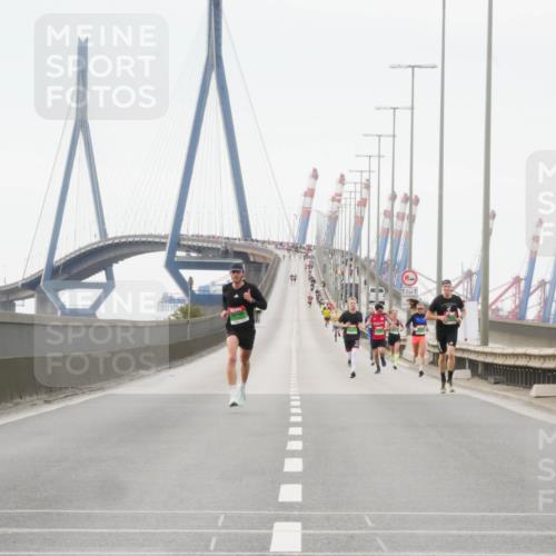 03.10.2025 - Köhlbrandbrückenlauf Matties Gatica Varas http://msf.ph/oto/9174130 03.10.2025 15:37:58 Position 3 12, 1 meine-sportfotos.de