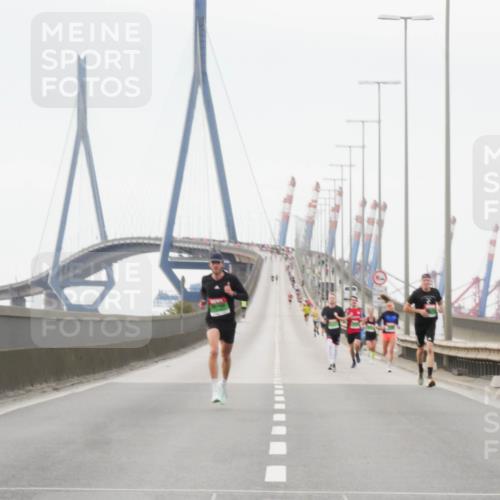03.10.2025 - Köhlbrandbrückenlauf Matties Gatica Varas http://msf.ph/oto/9174133 03.10.2025 15:38:00 Position 3  meine-sportfotos.de