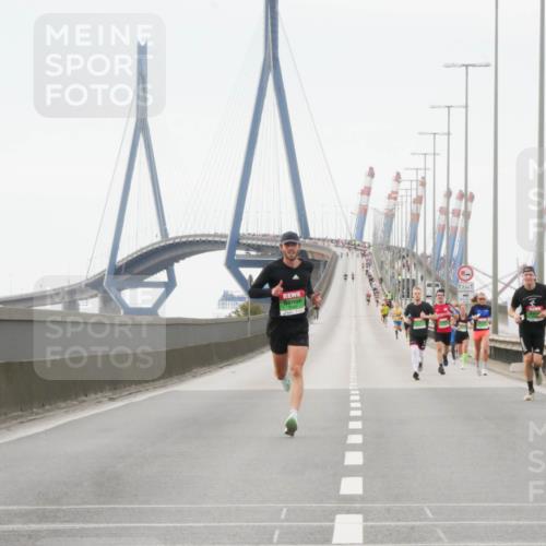 03.10.2025 - Köhlbrandbrückenlauf Matties Gatica Varas http://msf.ph/oto/9174137 03.10.2025 15:38:02 Position 3 12 meine-sportfotos.de