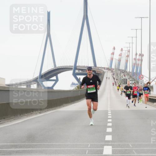 03.10.2025 - Köhlbrandbrückenlauf Matties Gatica Varas http://msf.ph/oto/9174138 03.10.2025 15:38:02 Position 3 12, 1 meine-sportfotos.de