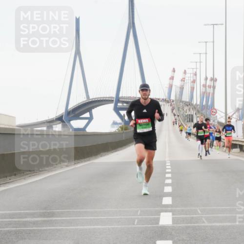 03.10.2025 - Köhlbrandbrückenlauf Matties Gatica Varas http://msf.ph/oto/9174142 03.10.2025 15:38:04 Position 3 2 meine-sportfotos.de