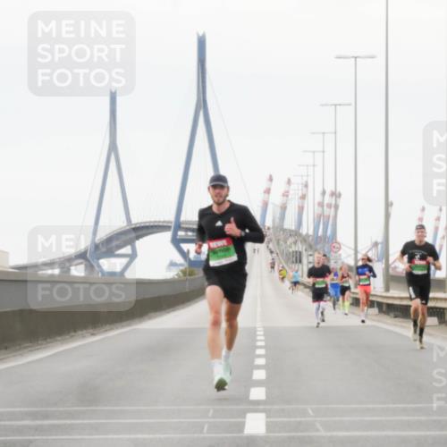 03.10.2025 - Köhlbrandbrückenlauf Matties Gatica Varas http://msf.ph/oto/9174144 03.10.2025 15:38:05 Position 3  meine-sportfotos.de