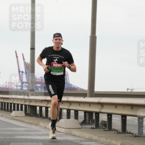03.10.2025 - Köhlbrandbrückenlauf Matties Gatica Varas http://msf.ph/oto/9174147 03.10.2025 15:38:12 Position 3 32, 24, 08, 2019, 7036 meine-sportfotos.de
