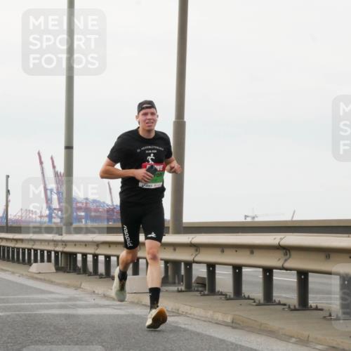 03.10.2025 - Köhlbrandbrückenlauf Matties Gatica Varas http://msf.ph/oto/9174148 03.10.2025 15:38:12 Position 3  meine-sportfotos.de