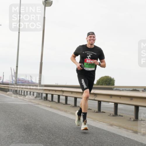 03.10.2025 - Köhlbrandbrückenlauf Matties Gatica Varas http://msf.ph/oto/9174152 03.10.2025 15:38:14 Position 3 24, 08, 2019, 32, 7036 meine-sportfotos.de