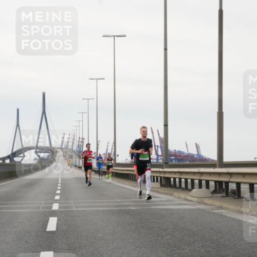 03.10.2025 - Köhlbrandbrückenlauf Matties Gatica Varas http://msf.ph/oto/9174153 03.10.2025 15:38:16 Position 3  meine-sportfotos.de