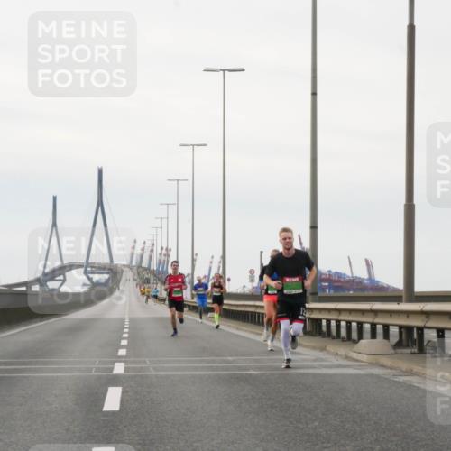 03.10.2025 - Köhlbrandbrückenlauf Matties Gatica Varas http://msf.ph/oto/9174154 03.10.2025 15:38:17 Position 3  meine-sportfotos.de