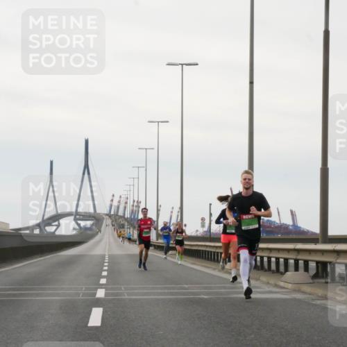 03.10.2025 - Köhlbrandbrückenlauf Matties Gatica Varas http://msf.ph/oto/9174155 03.10.2025 15:38:17 Position 3  meine-sportfotos.de