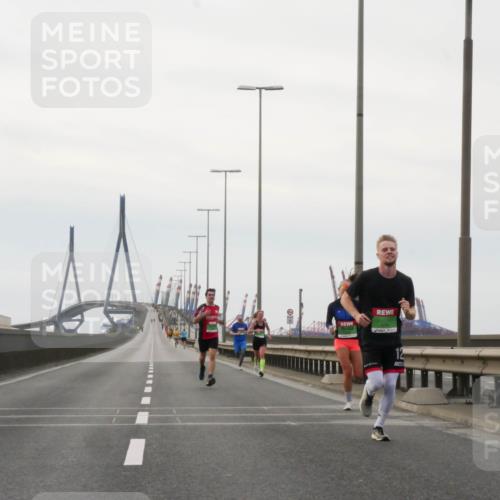 03.10.2025 - Köhlbrandbrückenlauf Matties Gatica Varas http://msf.ph/oto/9174156 03.10.2025 15:38:18 Position 3  meine-sportfotos.de