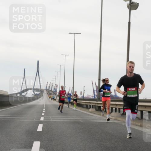 03.10.2025 - Köhlbrandbrückenlauf Matties Gatica Varas http://msf.ph/oto/9174158 03.10.2025 15:38:19 Position 3 9742 meine-sportfotos.de